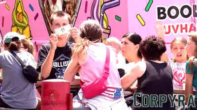 Luv Handlz celebrates four years in business with community event, unveils new froyo truck